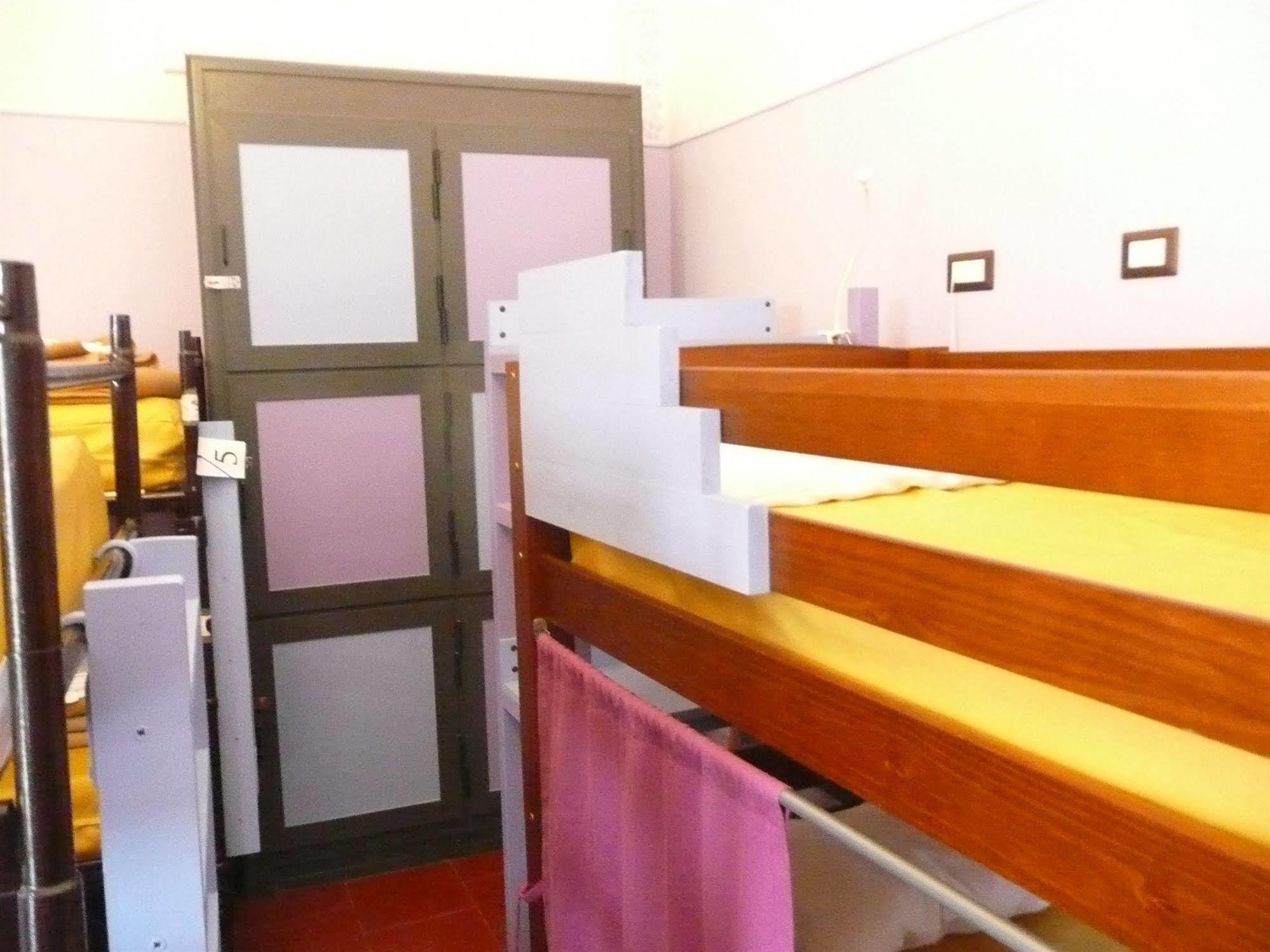 Agora Hostel カターニア エクステリア 写真